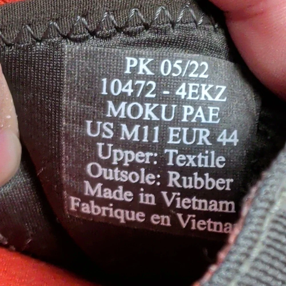 OluKai Moku Pae Mens 11 Boat Shoes Dark Wood Trench Blue Mesh Sneakers